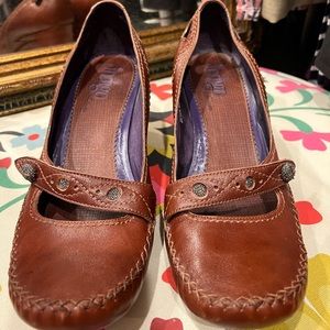 Indigo by Clarks.  Size 9.5 Super Cute!